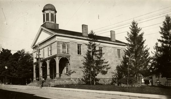 The second Iowa County Court House, built in 1842 and used as such until 1861. The building was torn down in 1913.