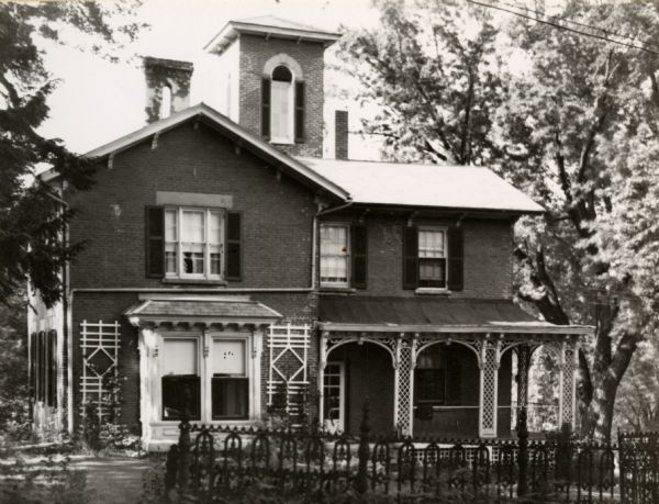 Rear view of the Lanyon house, built by William Lanyon. At the time of this photograph, the house was occupied by Mr. and Mrs. George Jeuck.