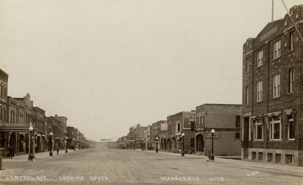 Looking south down Central Avenue. Caption reads: "Central Ave. Looking South Marshfield, Wis."