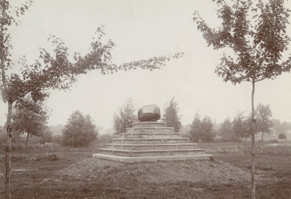 The Nicolet Monument, erected by the Women's Clubs and unveiled in 1906.