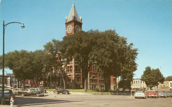 View across intersection towards the Green County Court House.