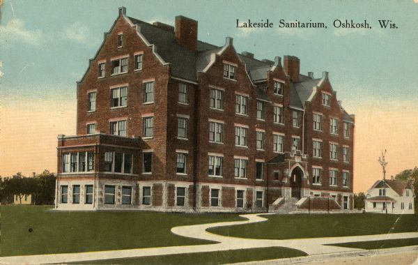 Lakeside Sanitarium located on Washington Street. Caption reads: "Lakeside Sanitarium, Oshkosh, Wis."