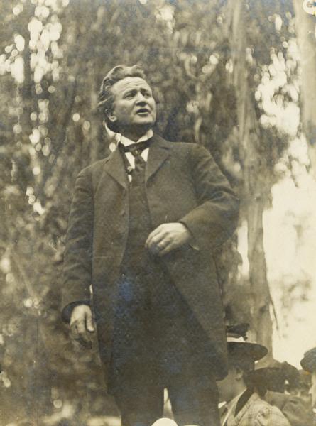 Senator Robert M. La Follette, Sr., speaking to a crowd in a Los Angeles park. This photograph was used to illustrate the brochure "La Follette on the Firing Line".