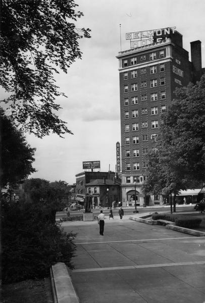 View of the Belmont Hotel from the Capitol Grounds. Hommel Bros., with "Good Things to Eat," is on the corner at 20 West Mifflin Street.