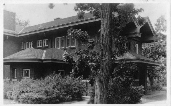 The first Bradley House, later the Sigma Phi Fraternity house, at 106 North Prospect Avenue.