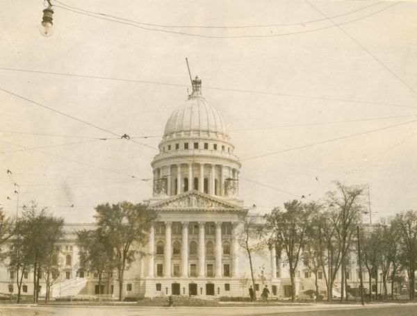 The fourth Wisconsin State Capitol during construction of the dome.