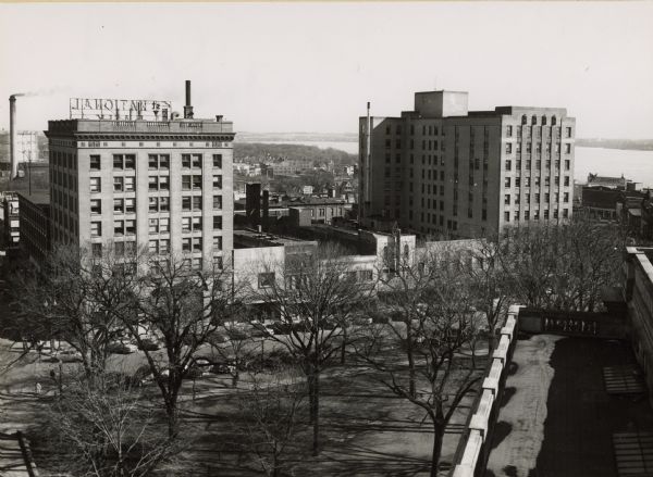 Elevated view from the Wisconsin State Capitol towards Pinckney Street from East Washington to King Street.