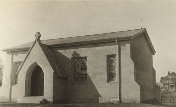 Exterior view of St. Andrews Episcopal Church.