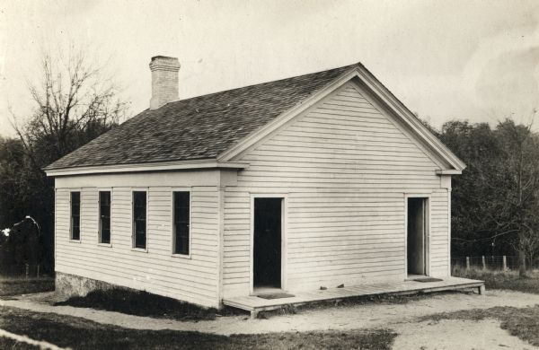 The Viall school house in District Number 7. This building formerly occupied the site of the present Nakoma school house.