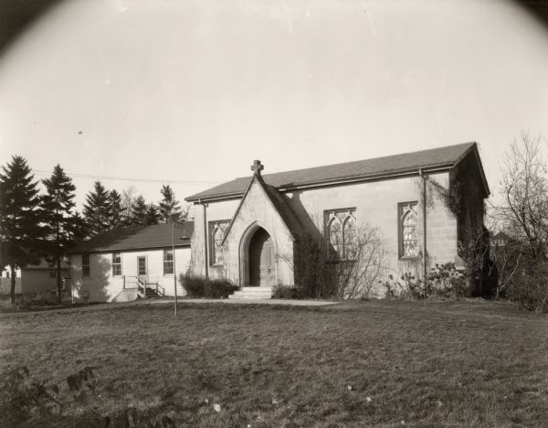 Exterior view of Wingra Park church.
