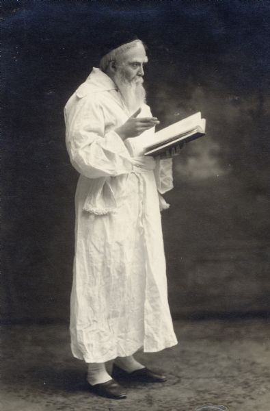 An unidentified man dressed as a Chasid Rabbi.