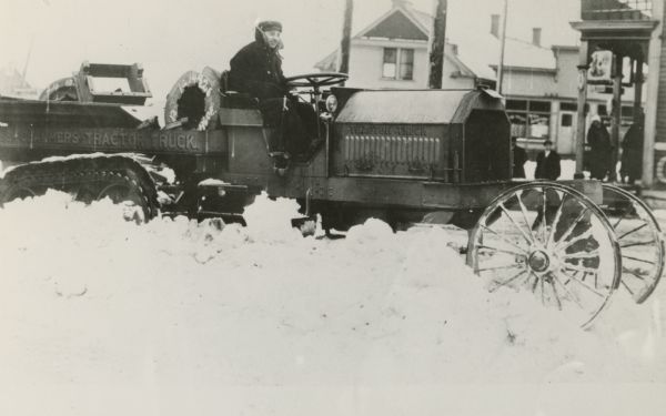 During the years 1913-1914 Allis-Chalmers manufactured this vehicle, a tractor-truck, which was primarily sold to the French and Russian governments.