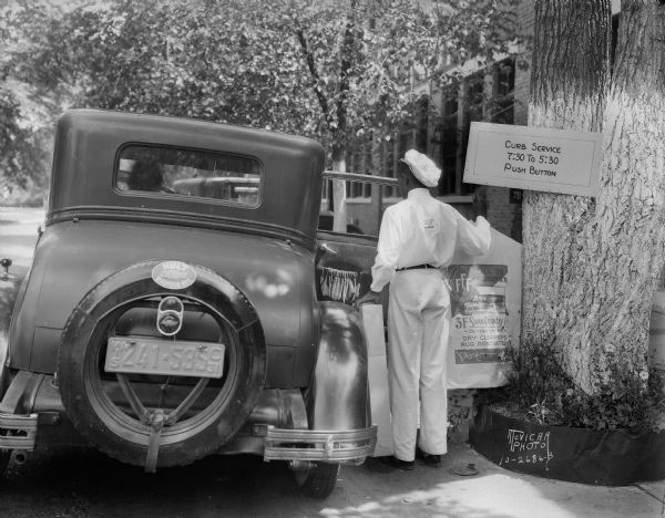 3F Steam Laundry, 731 University Avenue, offered its customers the convenience of picking up and delivering laundry in the company's Chevrolet.