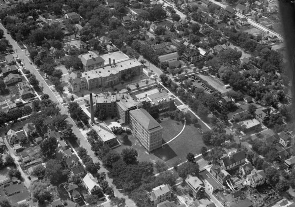 Aerial view of Madison General Hospital (currently Meriter Hospital), located on South Park Street, and the surrounding residential neighborhoods.