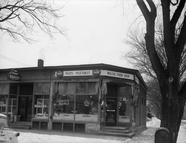 Exterior view of the Wilcox Food Shop, 1302 Mound Street, and Vic's Bakery, 1304 Mound Street.  Vic's Bakery was owned by Victor Hammersley.
Wilcox Food Shop was owned by Burton & Loretta Wilcox.