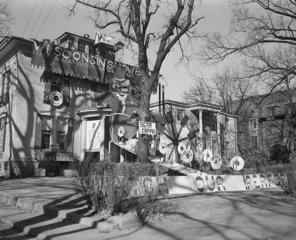 Sigma Kappa fraternity house decorated as a showboat for a University of Wisconsin-Madison Homecoming celebration.