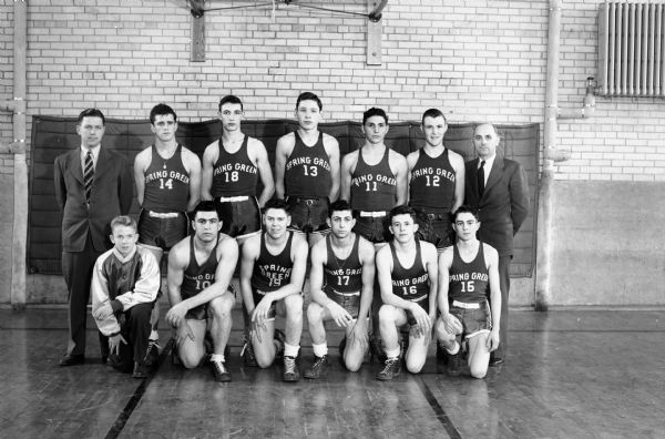 Group portrait of the Spring Green High School basketball team, with two coaches and a manager.