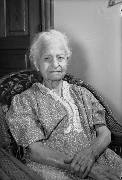 Elizabeth Pilling, born in England, and mother of Louise Munn, taken a few days before her 100th birthday.