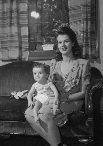 Mrs. Edgar Fenn Bunce Jr., nee Mary Elizabeth Crawford, with her 6-month daughter Judith Bunce.
