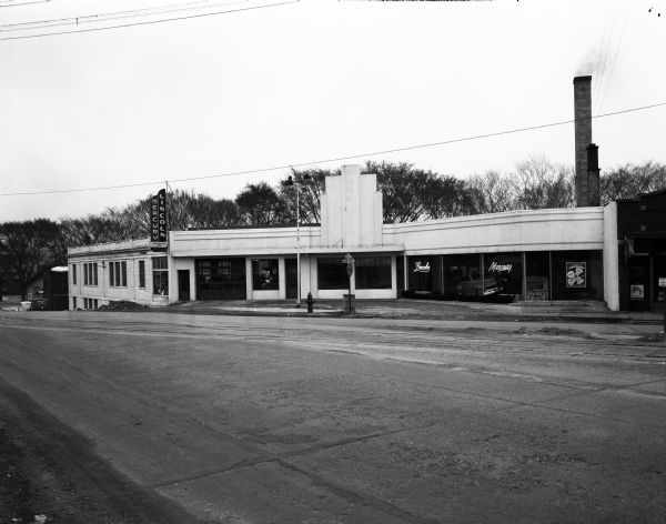 Exterior view of the Kayser Inc. Lincoln-Mercury Sales and Service building at 1501 Monroe Street.