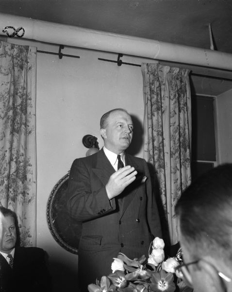 Harold E. Stassen addressing a crowd in Monroe.