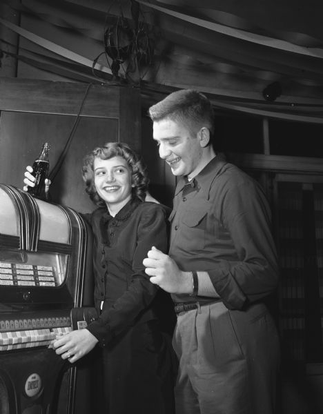 Sharing a coke at a jukebox are Central High School students Jean Reynolds and Bob King.