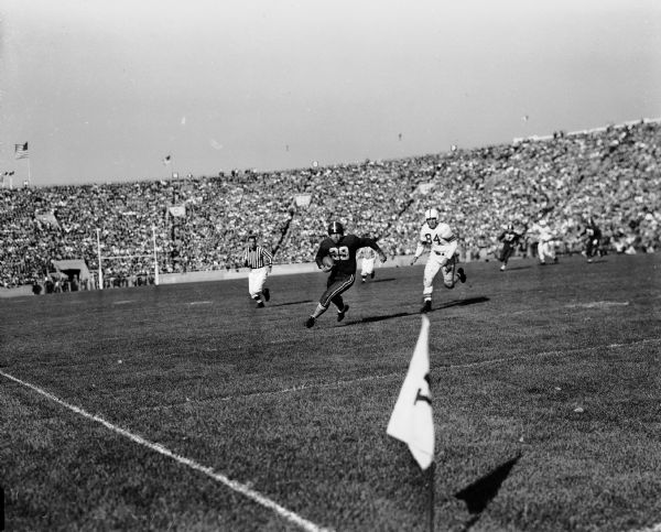 Robert "Tuffy" Young, freshman halfback from Green Bay, executes nifty footwork while picking up ten yards for Wisconsin in the second quarter.