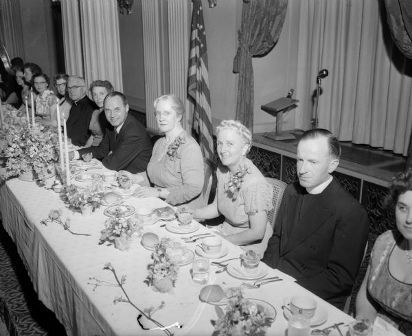 The speaker's table at the annual banquet of the Madison Catholic Women's Club. Governor Walter Kohler, fifth from the right, was the featured speaker.