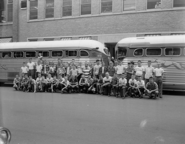 46 Wisconsin State Journal carrier boys, 17 from Madison and 29 from the area — all winners of a recent magazine subscription contest — leave Madison by bus for a three-day trip to Chicago and Milwaukee.