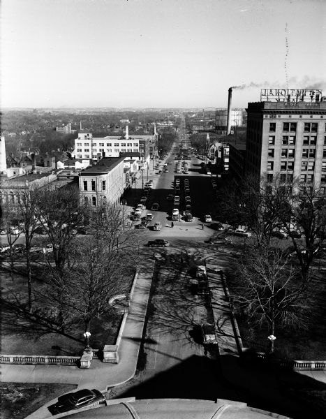 Elevated view of East Washington Avenue from the Wisconsin State Capitol.
