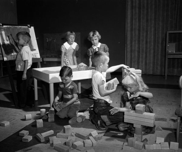 Portrait of kindergarteners at Sunnyside School, 3902 East Washington Avenue. Among those pictured are James Strube, Allan Peterson, Jane Ritchart, and Rosalie Hadden.