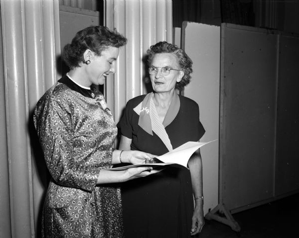 Helen Matheson, Sunday editor of the <i>Wisconsin State Journal</i>, shows a publicity handbook she edited to Mrs. Herman Derleth, president of the Eagles' Ladies Auxiliary, during the Journal Publicity Workshop.