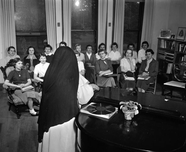 A nun teaches female Edgewood College students.