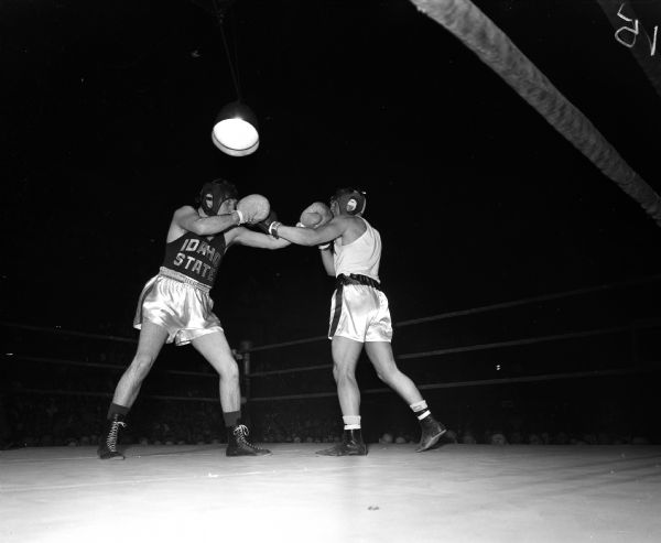 University of Wisconsins boxer Bobby Hinds, right, trades left jabs with Mike McMurty of Idaho State during the heavyweight bout of the University of Idaho State boxing match. Hinds won the bout.