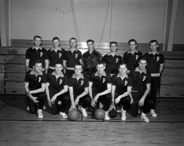 Group portrait of the Poynette Merchants basketball team.