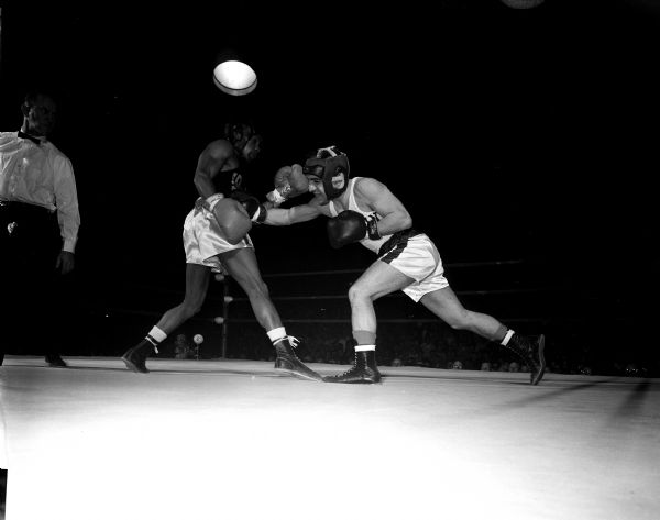 Bobby McCullom of Idaho State and Peter Spanakos of the University of Wisconsin face off in a 119-pound exhibition bout.