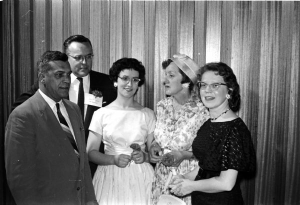 Assistant state editor John R. Prindle, in back, talks with four state correspondents at the <i>Wisconsin State Journal's</i> annual correspondants' conference. From left are: Harry L. Scott, Jr., Shullsburg; Mrs. Robert Miller, Cottage Grove; Mrs. William Garvin, Elroy; and Mrs. James J. Nora, Cambridge.