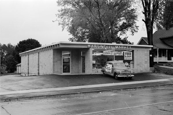 Exterior view of Martinelli Market at 505 West Olin Avenue, Madison. Ernest R. and Frank J. Martinelli are the market's proprietors.