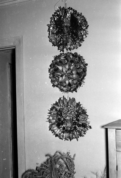 Three medallions, made of gilded pineapple shells or pine cones, will be used as Christmas decoration ideas at the West Side Garden Club's annual "Holiday House" Christmas flower show.  
