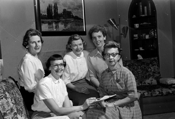 Members of the University of Wisconsin Class of 1945 plan its 15 year reunion to be held at the Cuba Club in Madison. Seated left to right are: Mrs. Omar Kussow, and Mrs. Claire Thomas, and standing Mrs. Marvin Woerpel, Mrs. R. William Haugen, and Mrs. George Benish.
