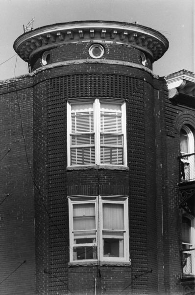 The small circular tower of the Wilson Hotel (now the Hotel Ruby Marie), at the corner of 524 East Wilson and South Blair Streets.