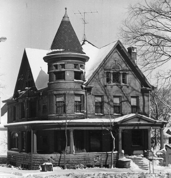 Exterior view of the Curtiss House at 1102 Spaight Street, which features a turret. The "Curtiss House" (named after the family which built it) is typical of a style which flourished in the early years of the 20th century.