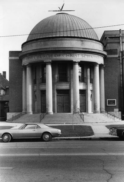 Exterior view of the First Church of Christ Scientist at 315 Wisconsin Avenue featuring a domed roof and Doric columns.