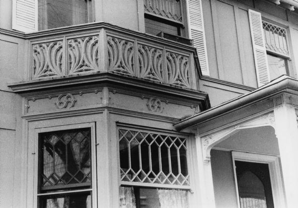 Exterior view of the Edmund & Ida Hart House (now attached to the Quisling Terrace Apartments) at 412 Wisconsin Avenue featuring window tracery.