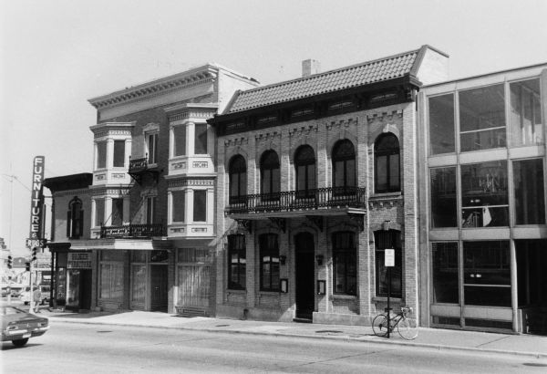Exterior view of the Fess Hotel at 123 East Doty Street, next to Badger Furniture.