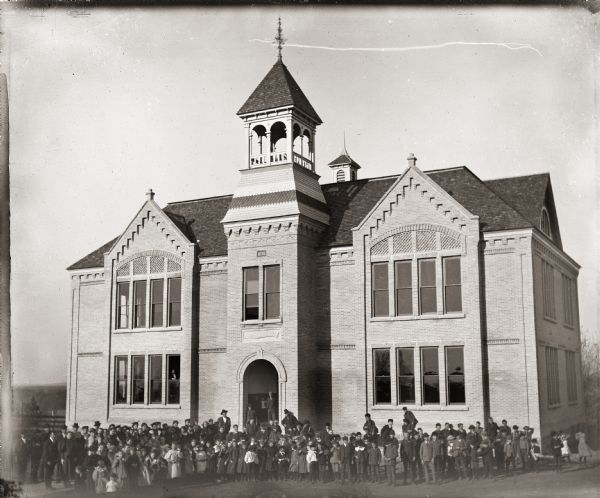 Students in front of new Montello School House on the first day school was held in the new building, November 16.