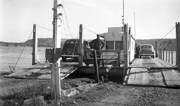 Colsac Ferry across the Wisconsin River at Merrimac. There is a bridge across the river in the background on the left.