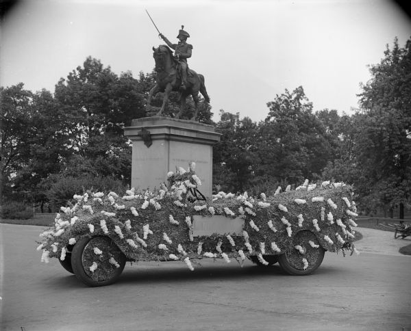 Kunzelmann-Esser Furniture Co. parade car parked in Kosciuszko Park at South 9th Street and West Lincoln Avenue.