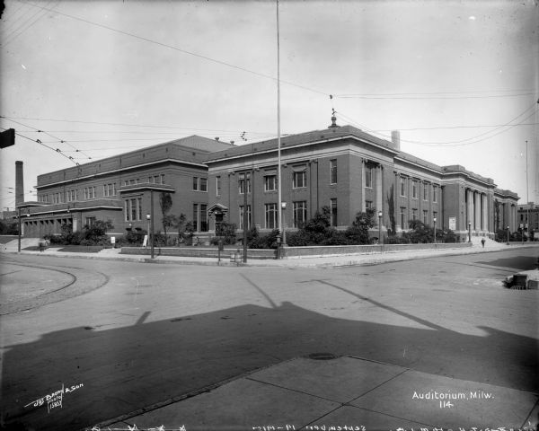 Milwaukee Auditorium at N. 6th Street and W. Kilbourn Avenue.