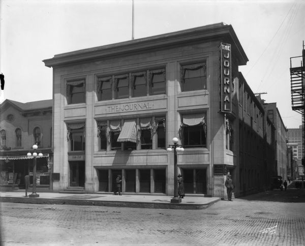 The Milwaukee Journal building at N. 4th Street, north of W. Wisconsin Avenue.